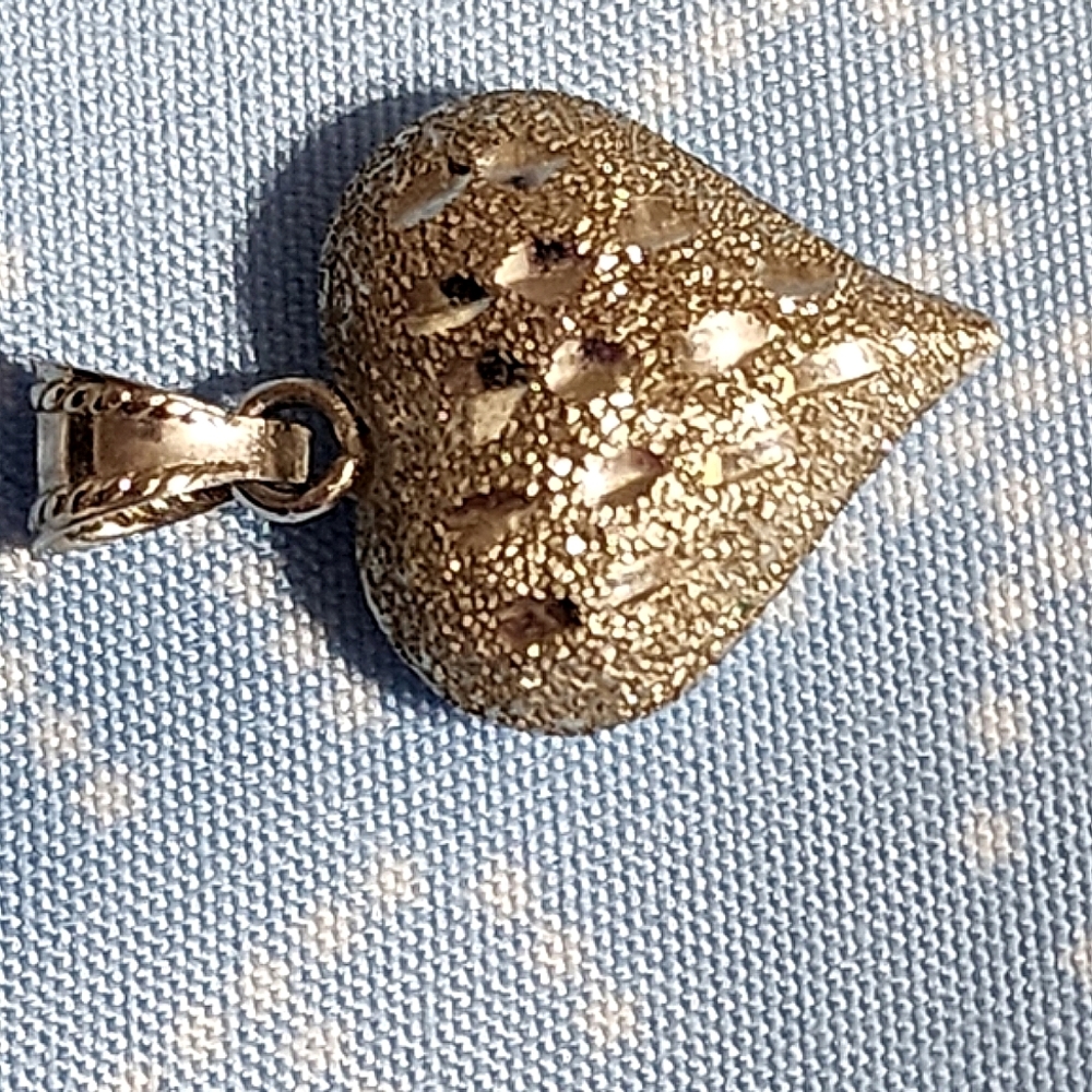 Zales 10k Solid White Gold Puffed Heart Pendant. Valentines Day 💝